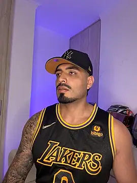 Snapshot of LeandroRusso chatting on November 3, 2025, 11:15 pm LeandroRusso online show from November 3, 2025, 11:15 pm