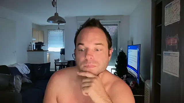 Funnyjul31 online show from November 25, 2025, 9:42 am