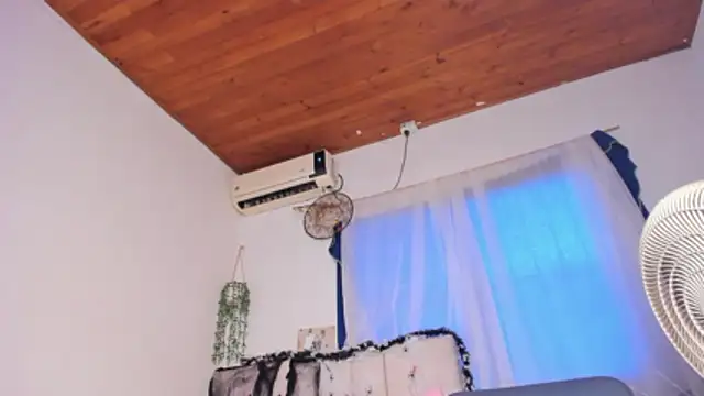 Snapshot of alice_guzman1 chatting on October 27, 2025, 6:01 pm alice guzman1 online show from October 27, 2025, 6:01 pm