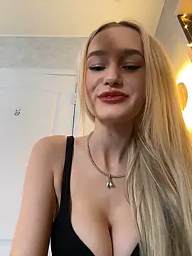 Snapshot of KristinaDane chatting on February 4, 2025, 9:38 am KristinaDane online show from February 4, 2025, 9:38 am