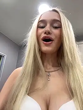 Snapshot of KristinaDane chatting on February 10, 2025, 3:35 am KristinaDane online show from February 10, 2025, 3:35 am