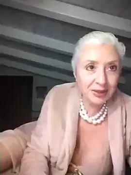 Snapshot of divinaerotica chatting on March 21, 2025, 5:34 pm divinaerotica online show from March 21, 2025, 5:34 pm