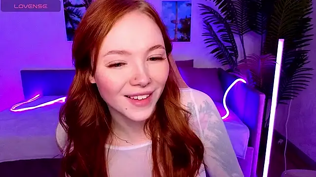 Snapshot of Maya_Light chatting on October 22, 2025, 1:39 am Maya Light online show from October 22, 2025, 1:39 am