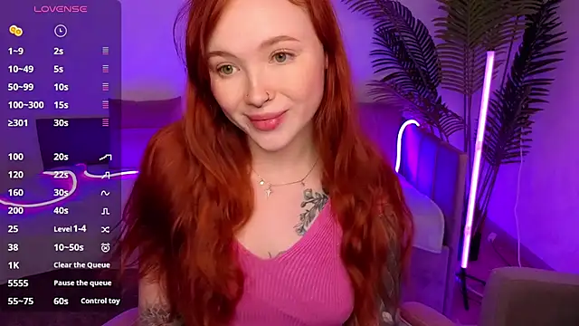 Snapshot of Maya_Light chatting on November 15, 2025, 8:33 am Maya Light online show from November 15, 2025, 8:33 am