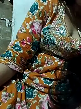 Snapshot of saaniya chatting on October 18, 2025, 8:09 pm saaniya online show from October 18, 2025, 8:09 pm