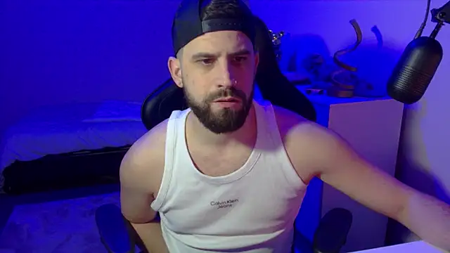 Snapshot of lucas_kazimm chatting on February 11, 2025, 9:35 pm lucas kazimm online show from February 11, 2025, 9:35 pm