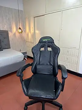 Snapshot of Hadley_ chatting on January 28, 2025, 3:47 am Hadley online show from January 28, 2025, 3:47 am