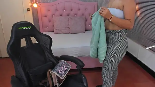 Snapshot of Hadley_ chatting on January 31, 2025, 9:59 am Hadley online show from January 31, 2025, 9:59 am