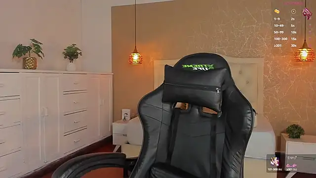 Snapshot of Hadley_ chatting on October 12, 2025, 2:21 am Hadley online show from October 12, 2025, 2:21 am