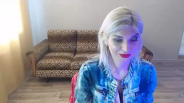 Snapshot of SexyBeatriice chatting on February 13, 2025, 7:03 am SexyBeatriice online show from February 13, 2025, 7:03 am