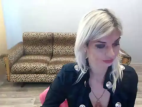 Snapshot of SexyBeatriice chatting on October 17, 2025, 6:16 am SexyBeatriice online show from October 17, 2025, 6:16 am