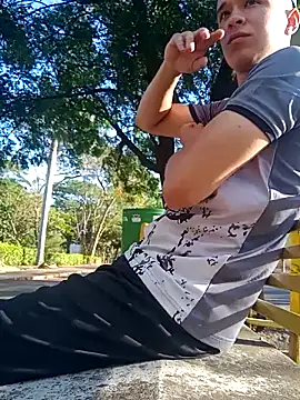 Snapshot of arevalo1124 chatting on September 15, 2025, 9:37 pm arevalo1124 online show from September 15, 2025, 9:37 pm