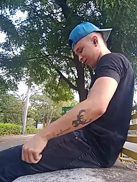 Snapshot of arevalo1124 chatting on September 18, 2025, 9:28 pm arevalo1124 online show from September 18, 2025, 9:28 pm