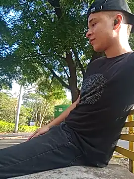 Snapshot of arevalo1124 chatting on September 23, 2025, 9:40 pm arevalo1124 online show from September 23, 2025, 9:40 pm