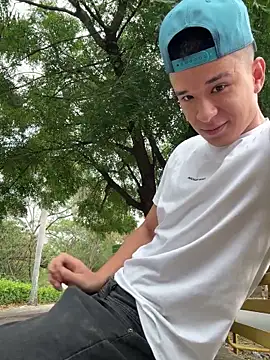 Snapshot of arevalo1124 chatting on October 11, 2025, 9:35 pm arevalo1124 online show from October 11, 2025, 9:35 pm