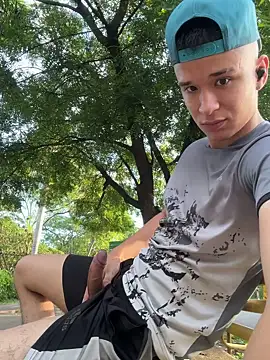 Snapshot of arevalo1124 chatting on October 22, 2025, 9:47 pm arevalo1124 online show from October 22, 2025, 9:47 pm