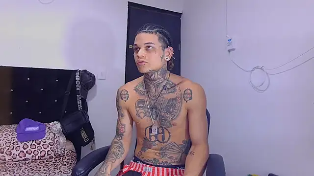 hot man05 online show from October 28, 2025, 9:28 pm