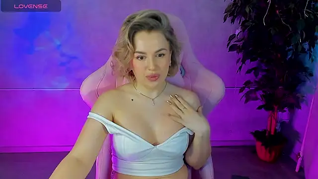 Nikki Kai online show from March 11, 2025, 7:15 am