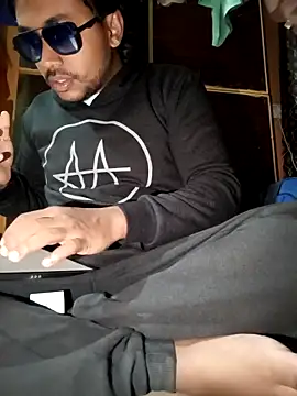 bigcock thick online show from October 29, 2025, 12:57 am