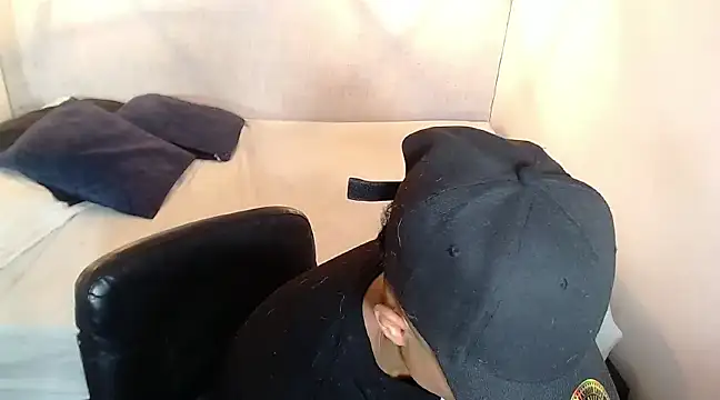 Liiamthompson online show from March 8, 2025, 11:37 am