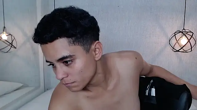 Liiamthompson online show from March 18, 2025, 9:32 pm