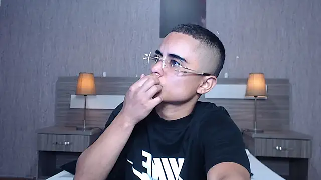 Liiamthompson online show from September 12, 2025, 11:10 am