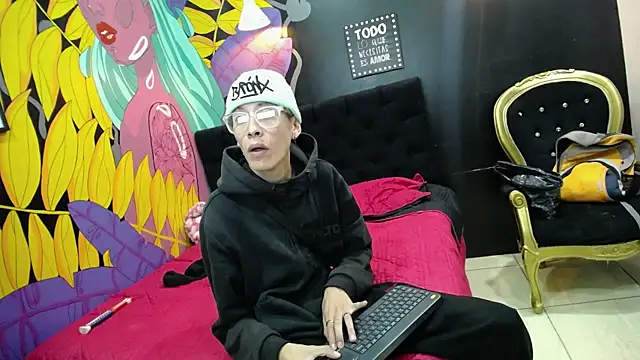 Snapshot of SimonAndJocelyn chatting on March 14, 2025, 7:44 pm SimonAndJocelyn online show from March 14, 2025, 7:44 pm