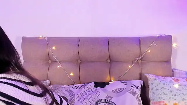 Snapshot of Miss_veronicaa2 chatting on February 5, 2025, 12:17 pm Miss veronicaa2 online show from February 5, 2025, 12:17 pm