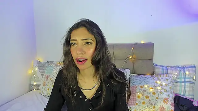 Snapshot of Miss_veronicaa2 chatting on February 18, 2025, 12:17 pm Miss veronicaa2 online show from February 18, 2025, 12:17 pm