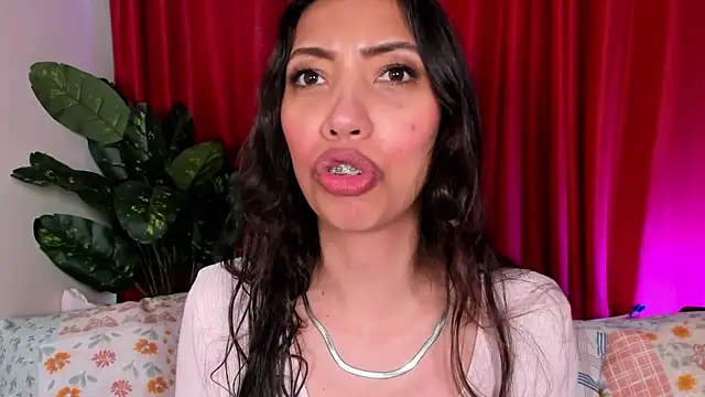 Snapshot of Miss_veronicaa2 chatting on December 18, 2025, 1:06 pm Miss veronicaa2 online show from December 18, 2025, 1:06 pm