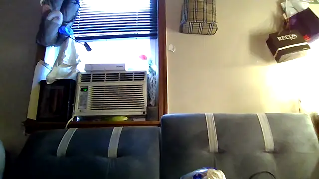 cruz815 online show from September 14, 2025, 9:47 pm