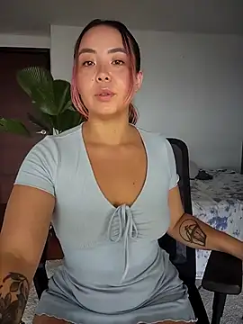 Snapshot of RenEnvy chatting on March 15, 2025, 4:54 pm RenEnvy online show from March 15, 2025, 4:54 pm