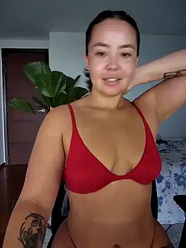 Snapshot of RenEnvy chatting on March 18, 2025, 2:15 pm RenEnvy online show from March 18, 2025, 2:15 pm