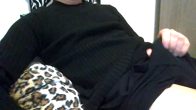 Snapshot of tommyboyteen chatting on February 6, 2025, 4:58 pm tommyboyteen online show from February 6, 2025, 4:58 pm