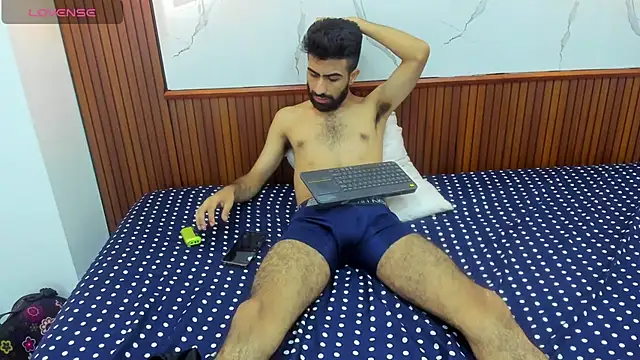 Snapshot of Arah_issaa chatting on February 19, 2025, 4:44 pm Arah issaa online show from February 19, 2025, 4:44 pm