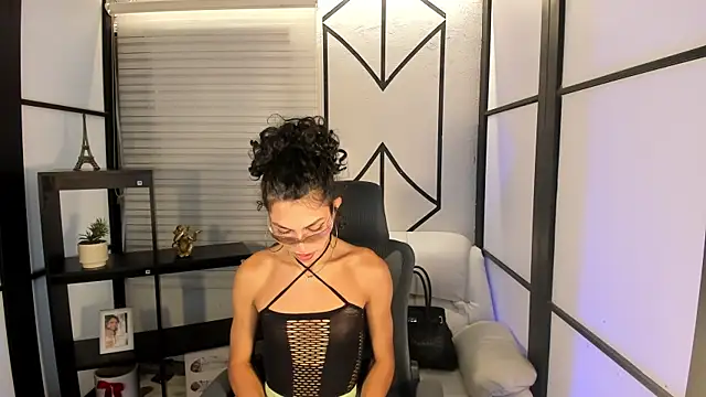 Snapshot of allicemackenzie chatting on February 5, 2025, 6:24 am allicemackenzie online show from February 5, 2025, 6:24 am