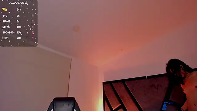 allicemackenzie online show from November 19, 2025, 6:24 am