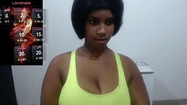 Snapshot of CanelaFierce chatting on November 4, 2025, 8:41 pm CanelaFierce online show from November 4, 2025, 8:41 pm