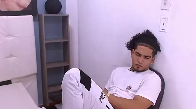 Snapshot of LihanJor_23 chatting on February 14, 2025, 10:17 am LihanJor 23 online show from February 14, 2025, 10:17 am