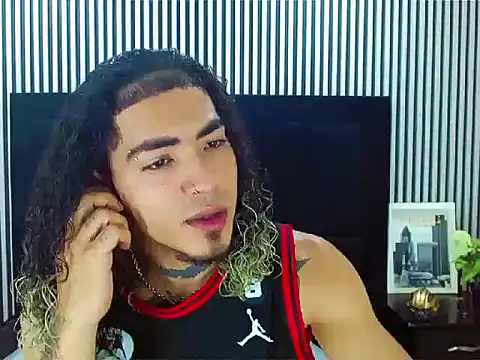 Snapshot of LihanJor_23 chatting on September 28, 2025, 12:32 pm LihanJor 23 online show from September 28, 2025, 12:32 pm