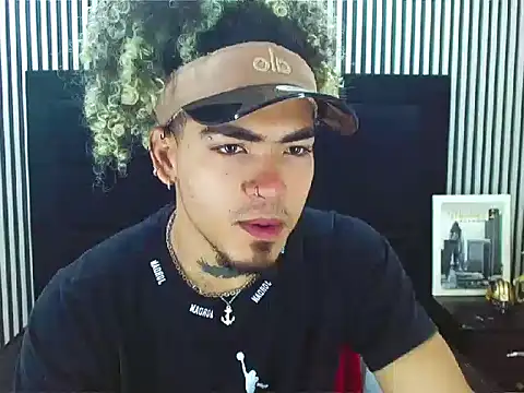 Snapshot of LihanJor_23 chatting on September 30, 2025, 1:27 pm LihanJor 23 online show from September 30, 2025, 1:27 pm