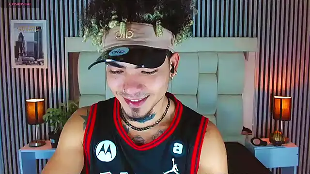 Snapshot of LihanJor_23 chatting on October 25, 2025, 12:56 pm LihanJor 23 online show from October 25, 2025, 12:56 pm