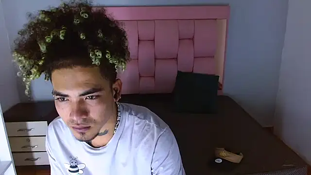 Snapshot of LihanJor_23 chatting on December 17, 2025, 6:36 pm LihanJor 23 online show from December 17, 2025, 6:36 pm