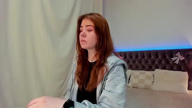 Snapshot of Ella_Mayers chatting on February 16, 2025, 9:48 pm Ella Mayers online show from February 16, 2025, 9:48 pm