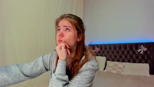Snapshot of Ella_Mayers chatting on March 8, 2025, 9:40 pm Ella Mayers online show from March 8, 2025, 9:40 pm