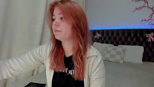 Snapshot of Ella_Mayers chatting on September 22, 2025, 12:18 pm Ella Mayers online show from September 22, 2025, 12:18 pm