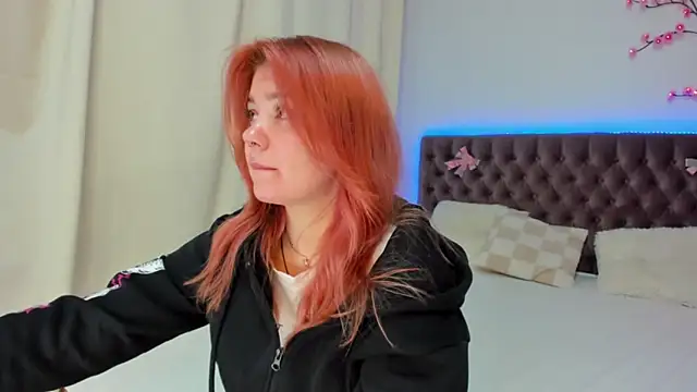 Snapshot of Ella_Mayers chatting on October 17, 2025, 12:30 pm Ella Mayers online show from October 17, 2025, 12:30 pm