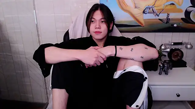 Snapshot of just_gay_ chatting on February 6, 2025, 1:32 pm just gay online show from February 6, 2025, 1:32 pm