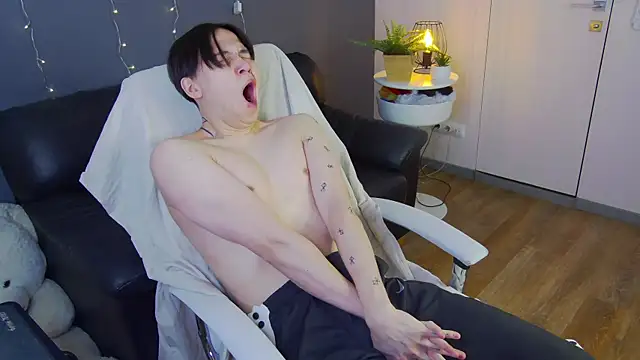 Snapshot of just_gay_ chatting on February 9, 2025, 1:25 pm just gay online show from February 9, 2025, 1:25 pm