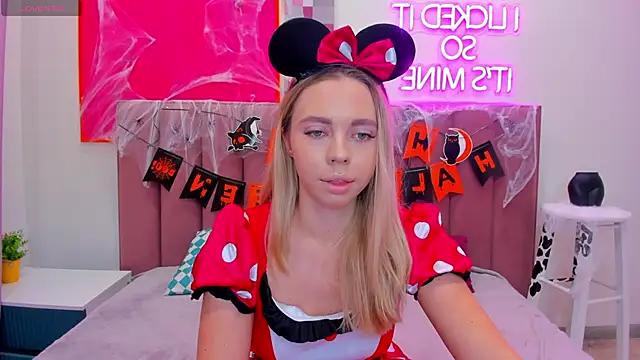 TessaAdorable online show from October 27, 2025, 1:20 am
